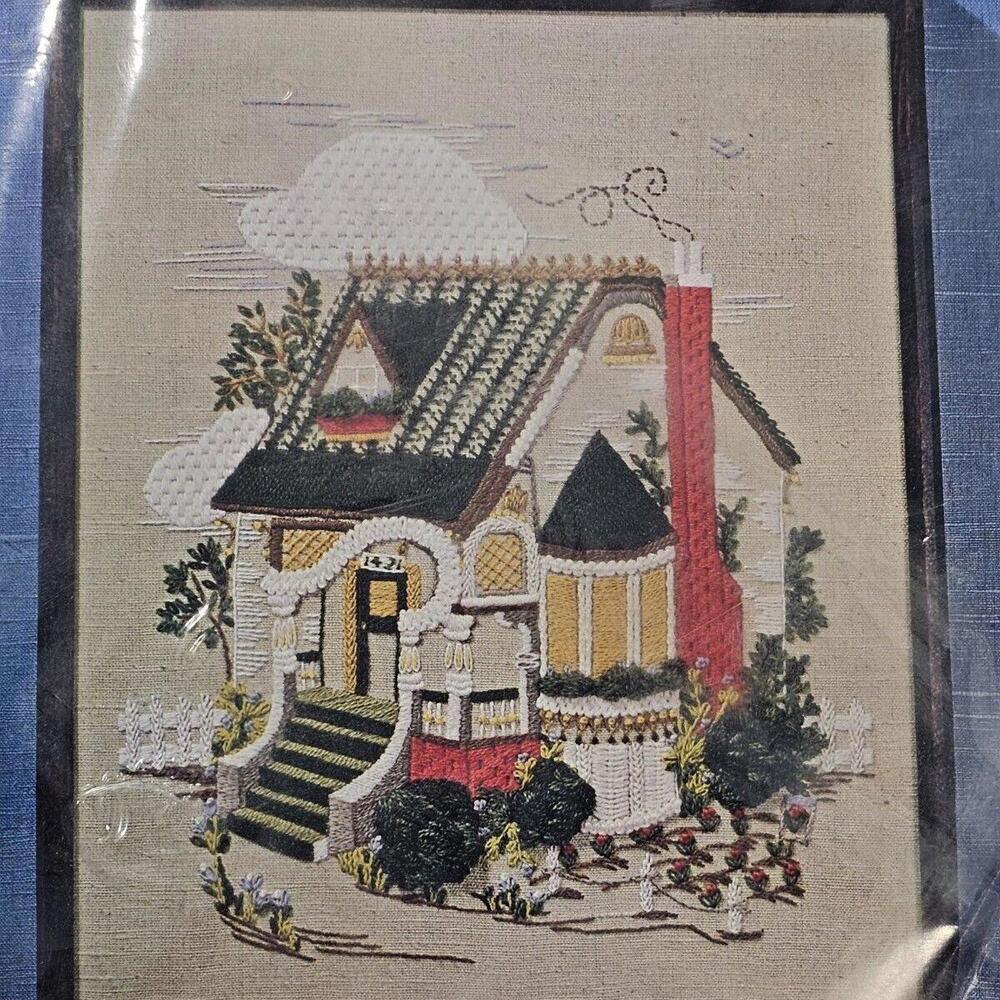 Golden Bee Stitchery Kit #902 14" x 18" The Cottage 100% Wool 1979 Cross Stitch - Picture 3 of 6